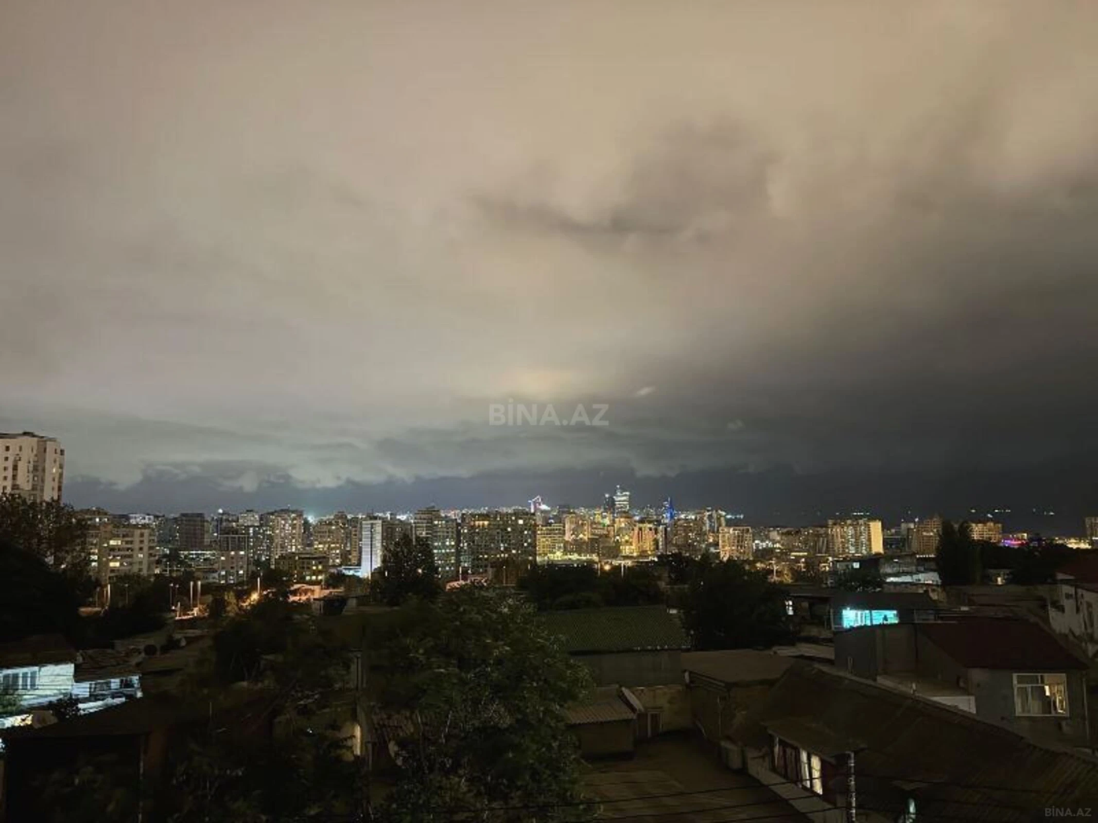 Kirayə verilir 2 otaqlı mənzil 101 m²