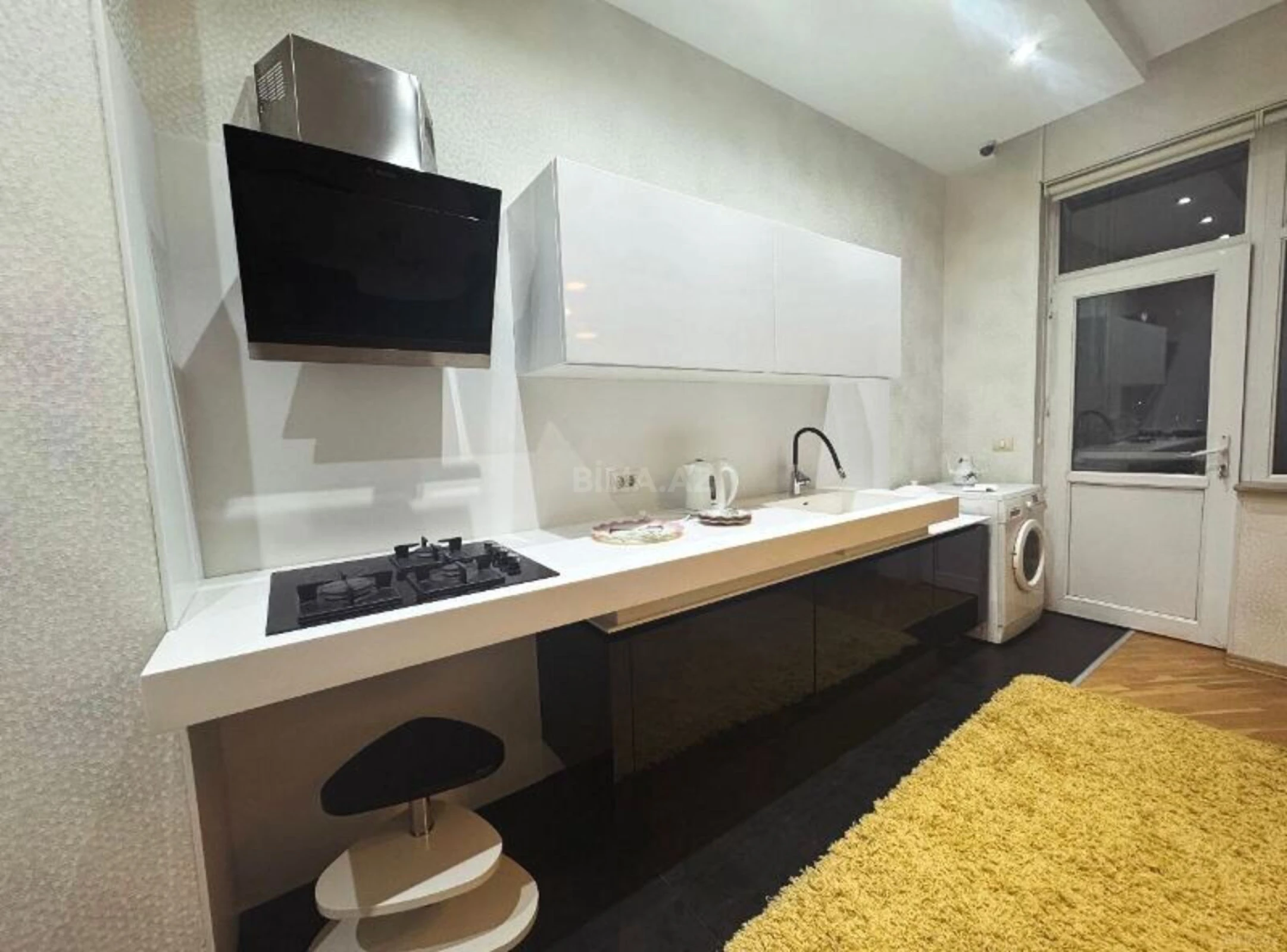 Kirayə verilir 2 otaqlı mənzil 101 m²