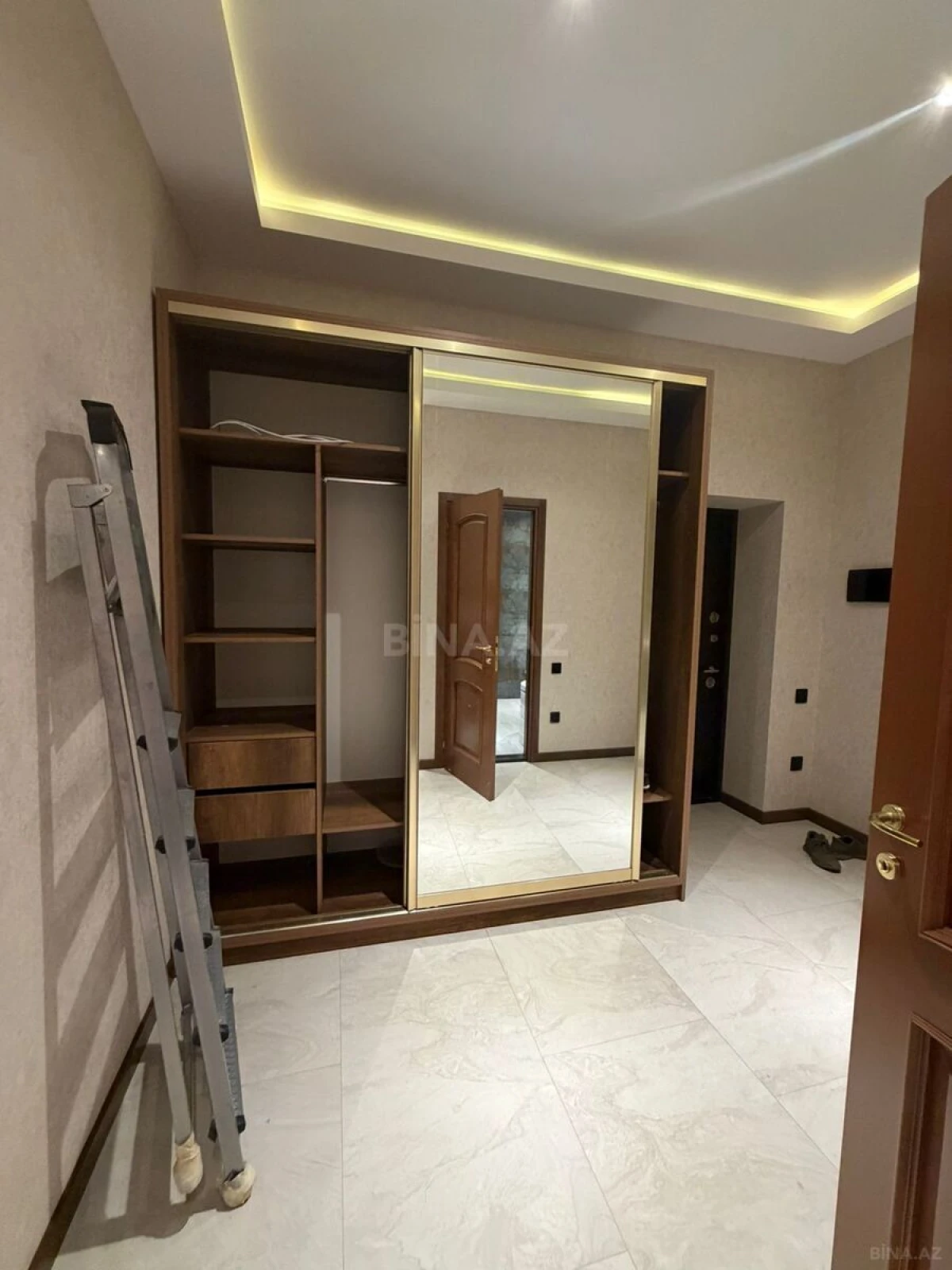 Kirayə verilir 2 otaqlı mənzil 87 m²