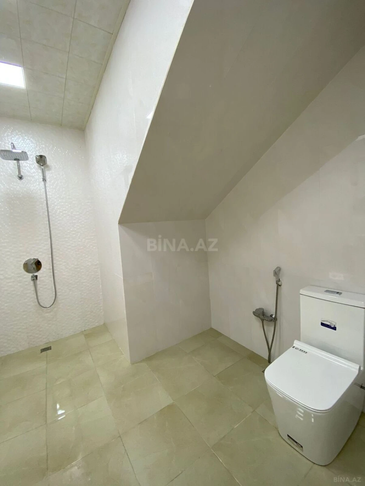 Kirayə verilir 6 otaqlı həyət evi 320 m²