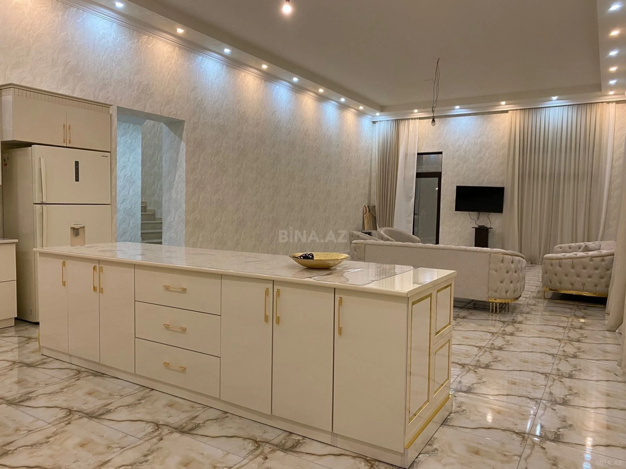 Kirayə verilir 6 otaqlı həyət evi 320 m²