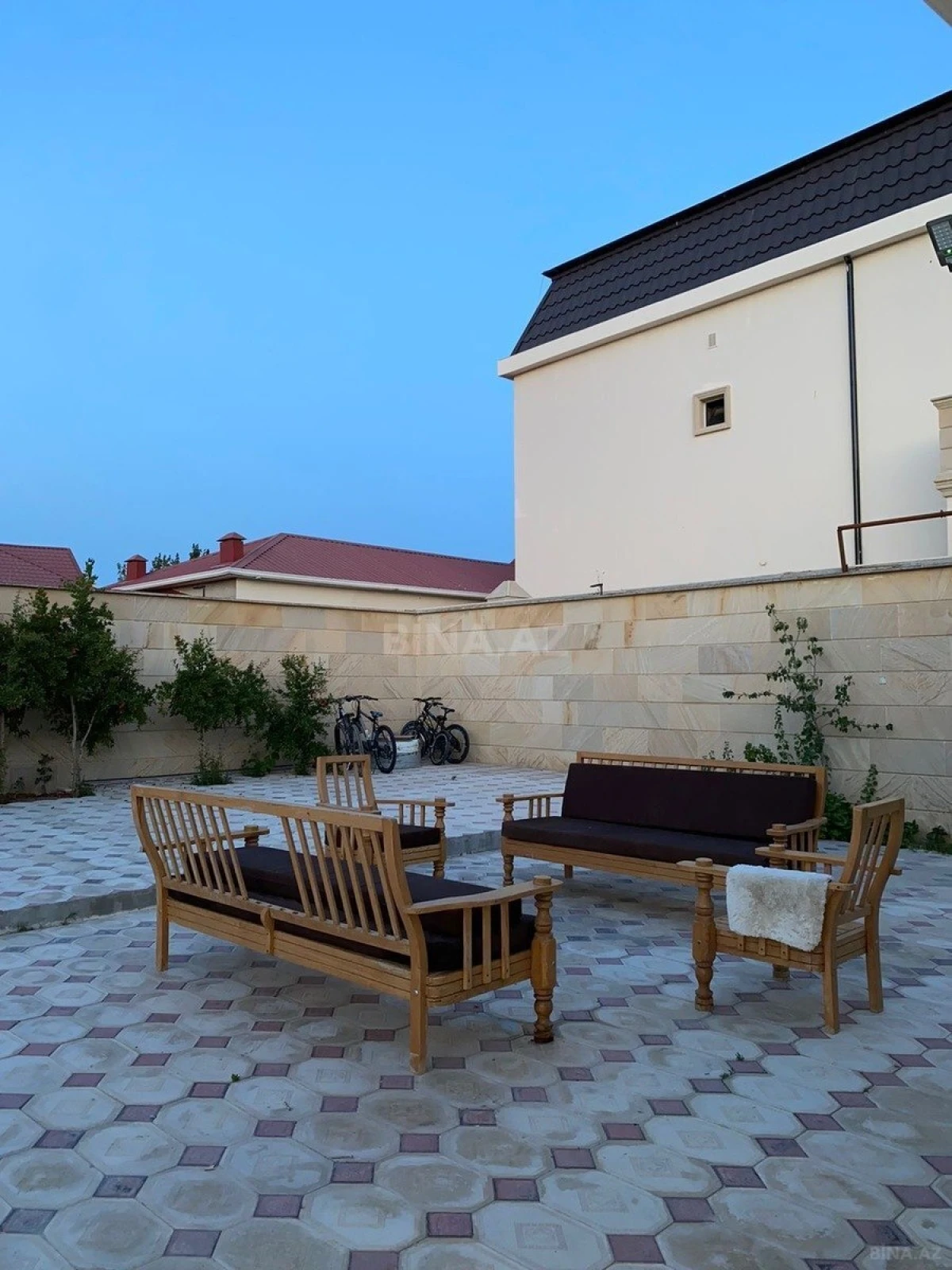 Kirayə verilir 6 otaqlı həyət evi 320 m²