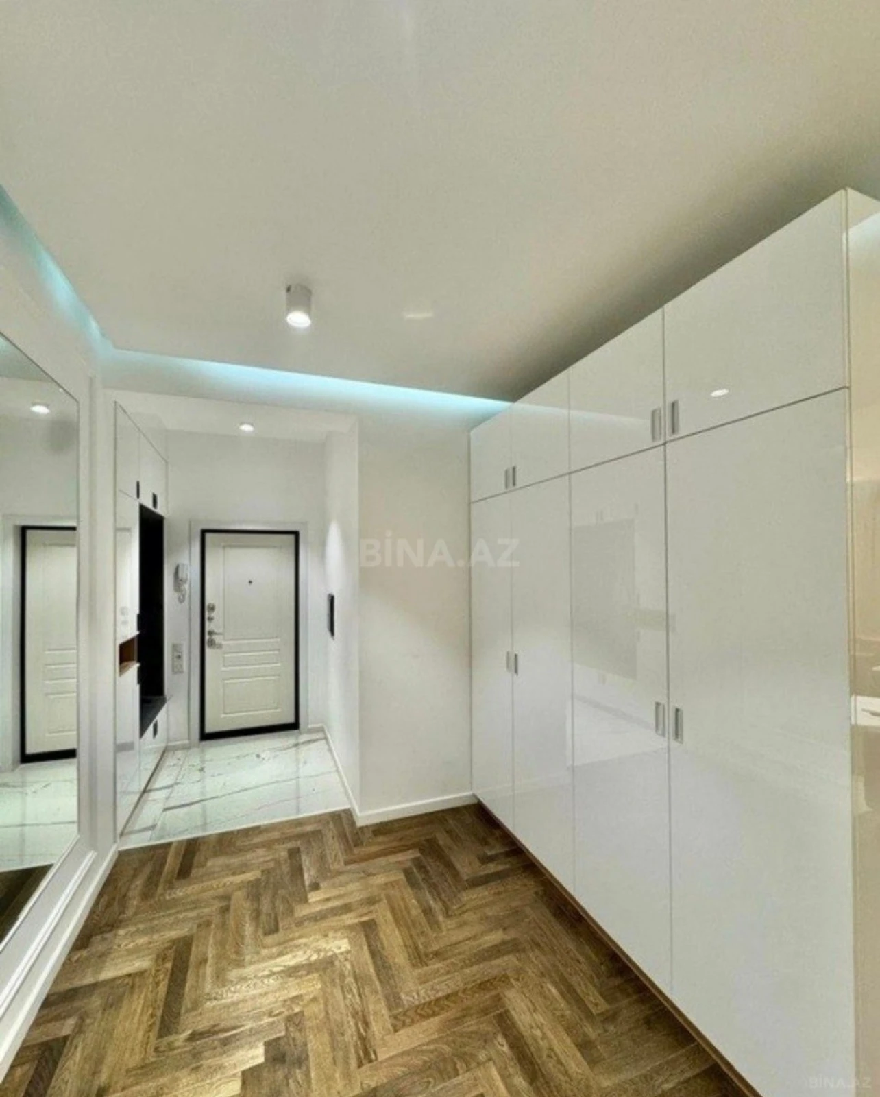 Satılır 3 otaqlı mənzil 125 m²