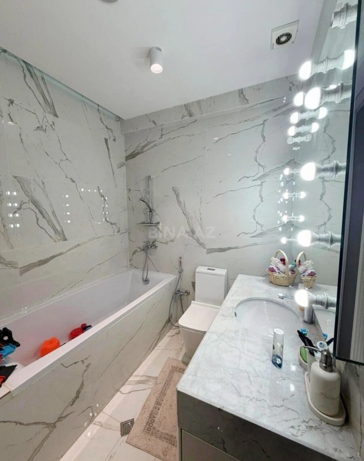 Satılır 3 otaqlı mənzil 125 m²