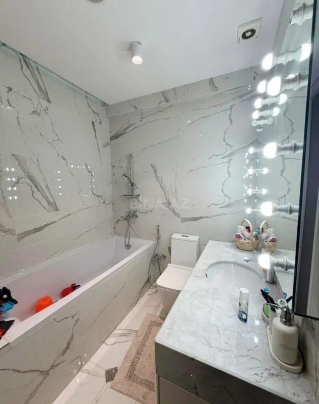 Satılır 3 otaqlı mənzil 125 m²