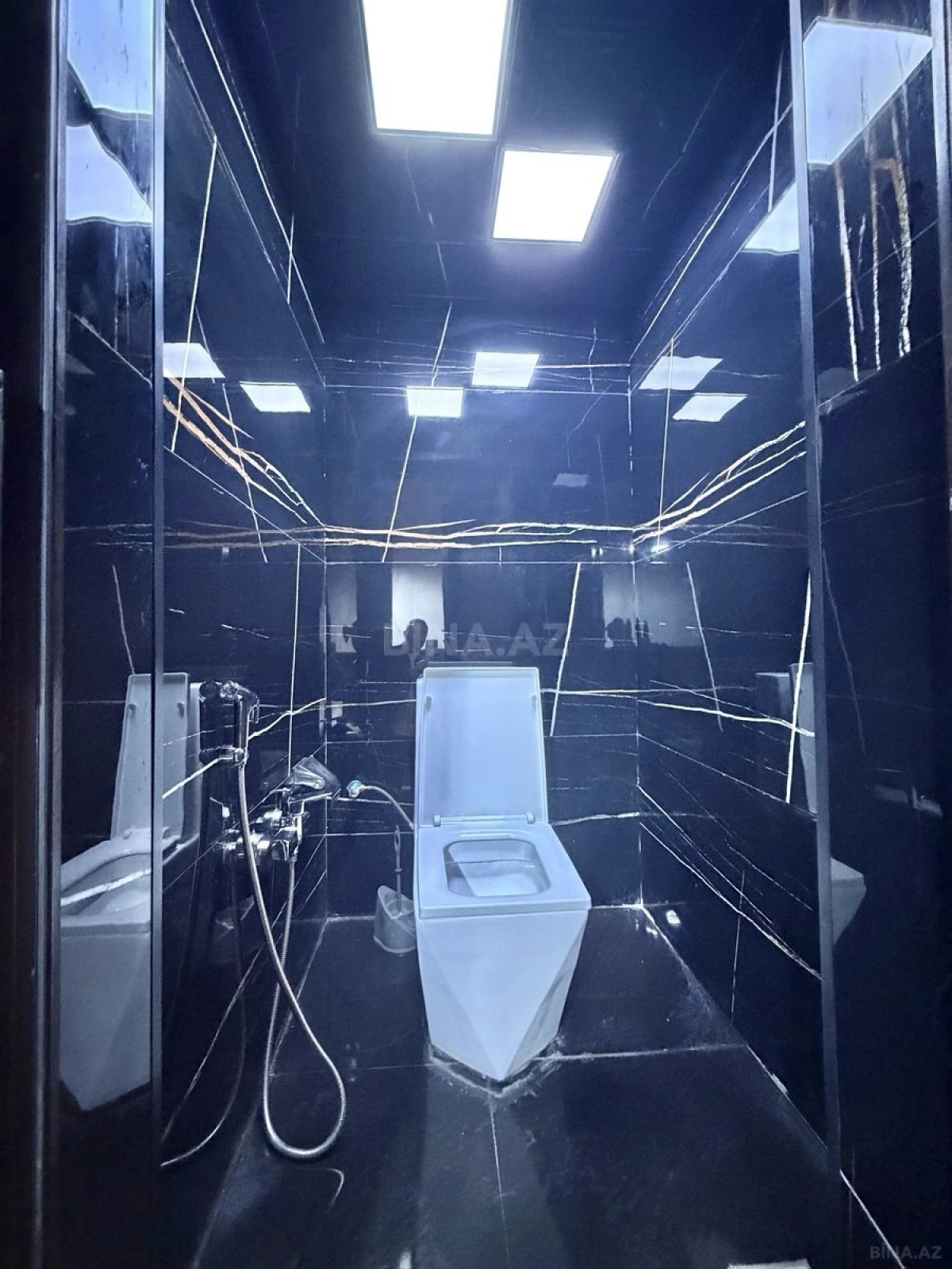 Kirayə verilir obyekt 143 m²