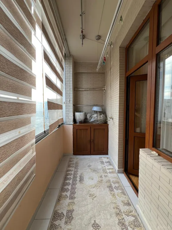 Satılır 4 otaqlı mənzil 190 m²