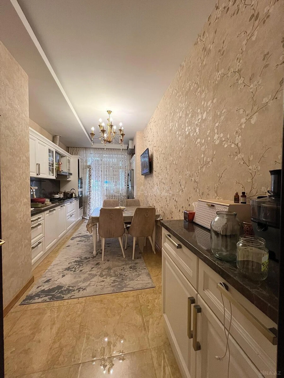 Satılır 4 otaqlı mənzil 190 m²