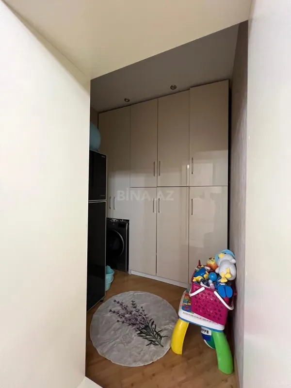 Satılır 4 otaqlı mənzil 190 m²