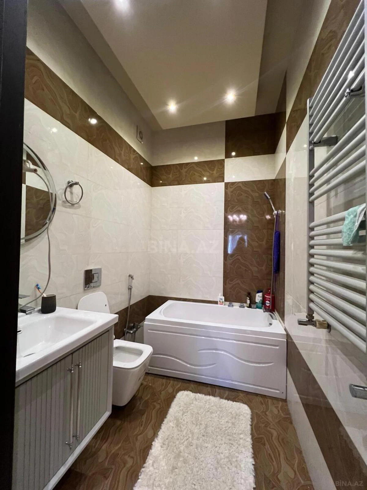 Satılır 4 otaqlı mənzil 190 m²