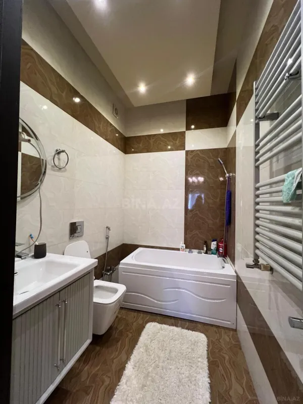 Satılır 4 otaqlı mənzil 190 m²