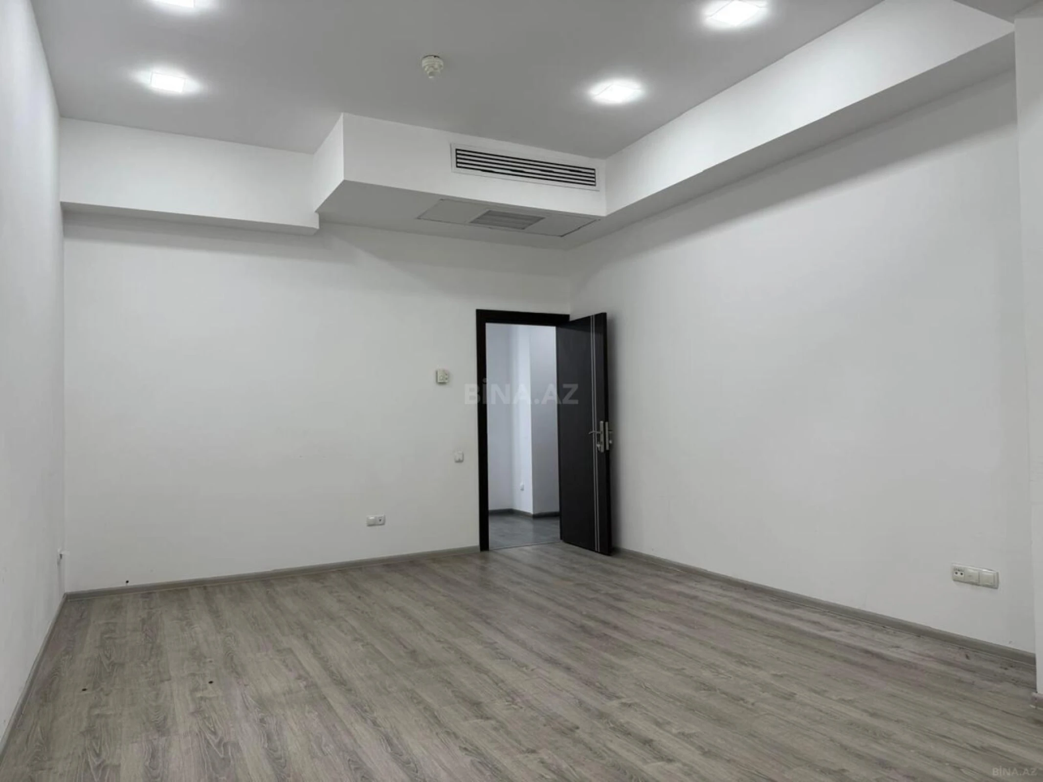 Kirayə verilir 4 otaqlı ofis 250 m²