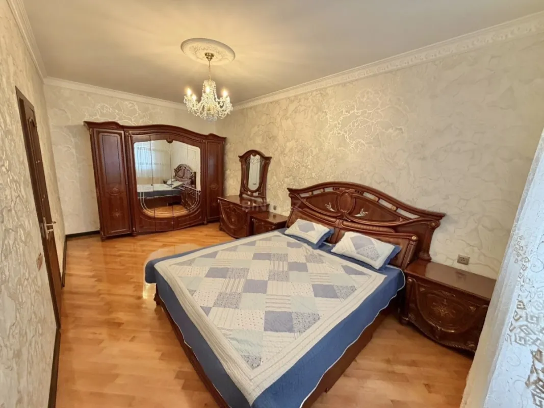 Kirayə verilir 2 otaqlı mənzil 85 m²