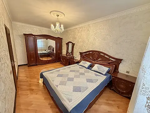 Kirayə verilir 2 otaqlı mənzil 85 m²