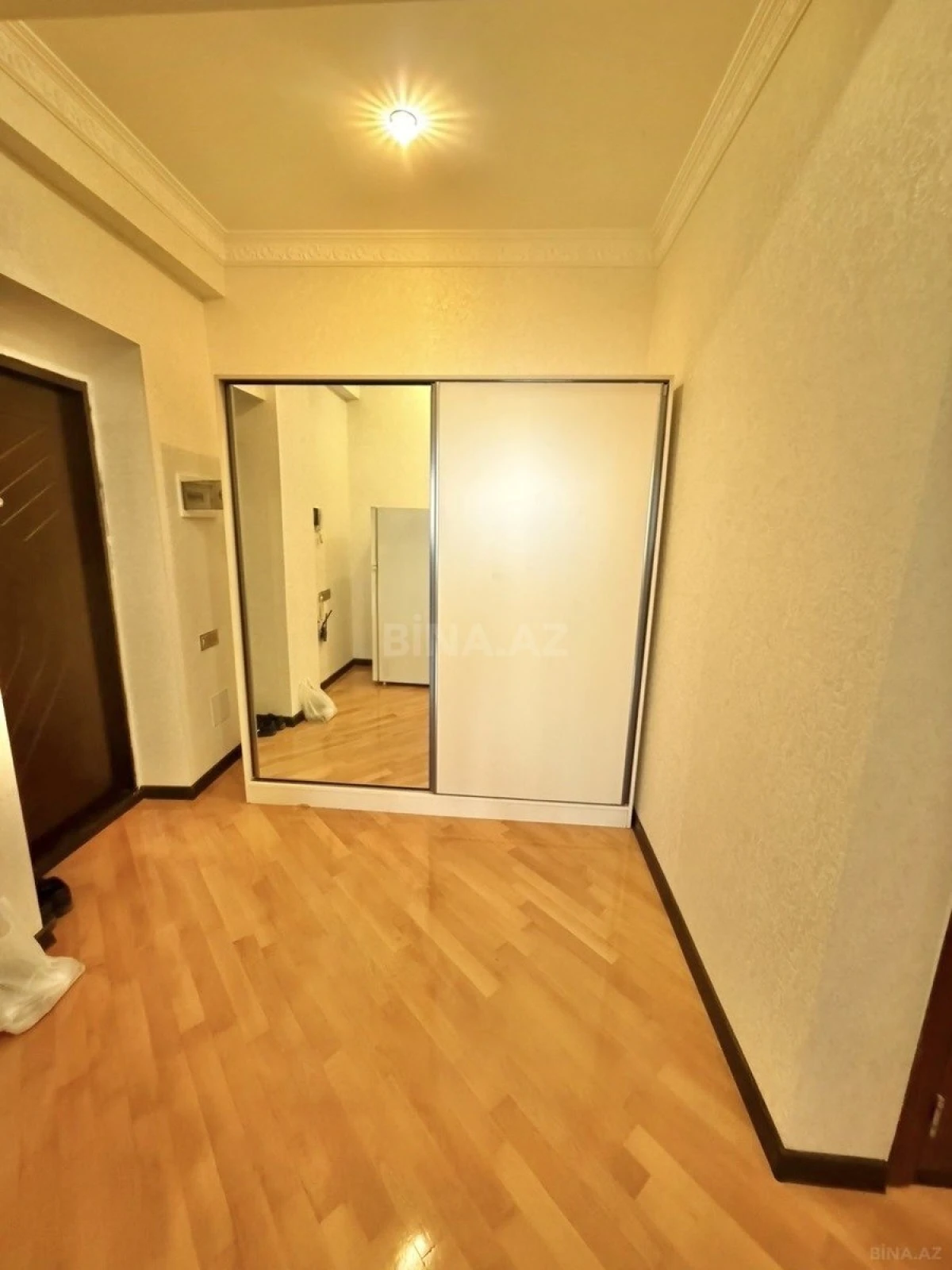 Kirayə verilir 2 otaqlı mənzil 85 m²