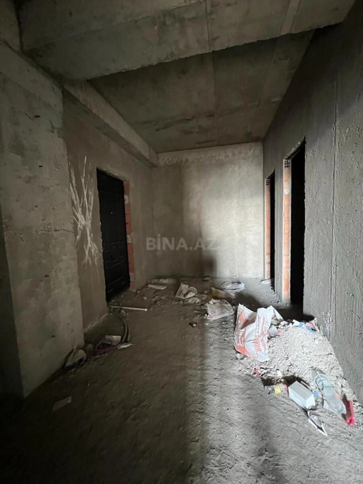 Satılır 4 otaqlı mənzil 167 m²