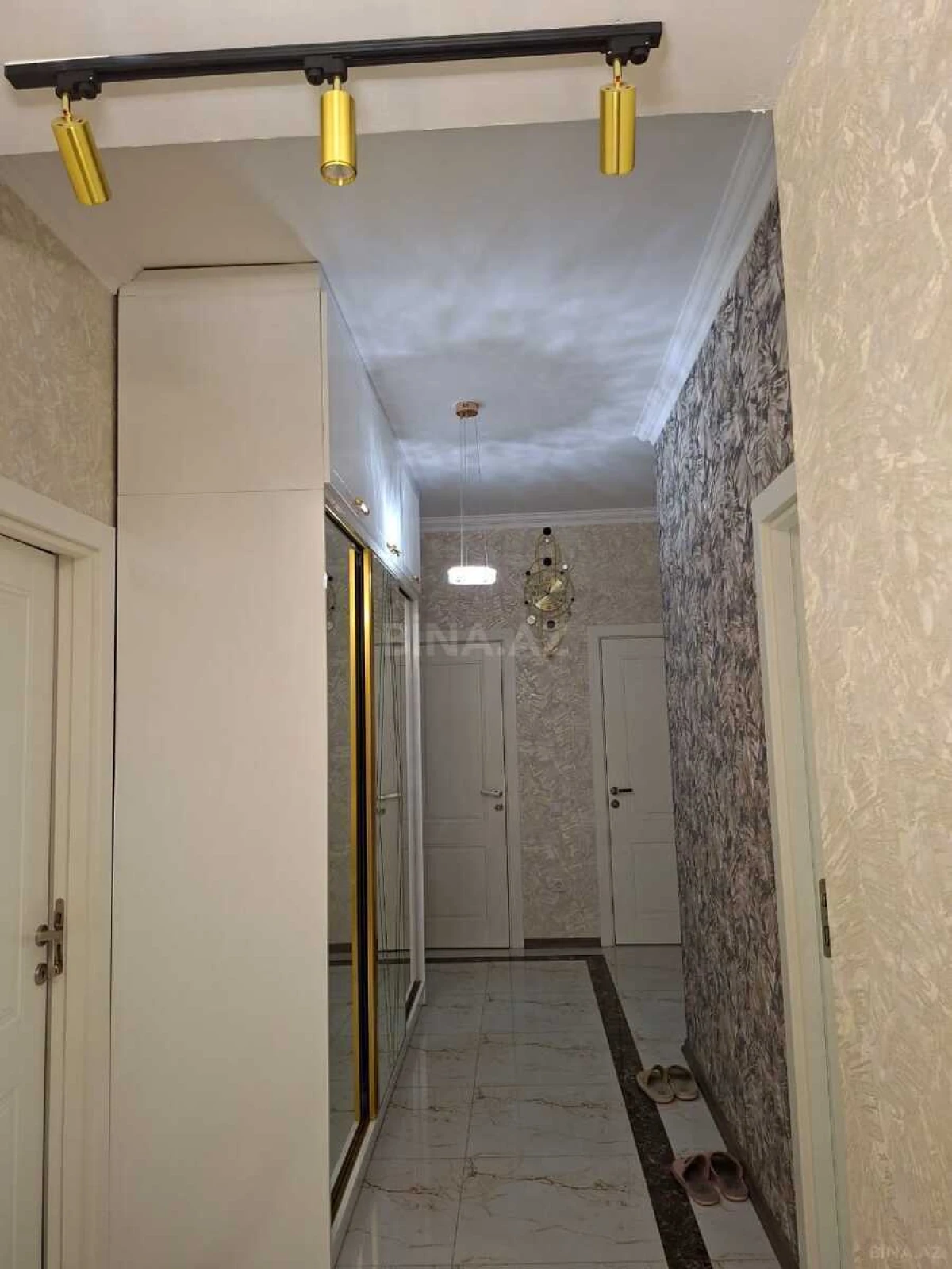 Satılır 3 otaqlı mənzil 110 m²