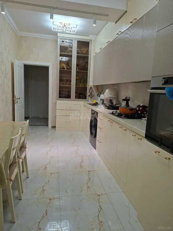 Satılır 3 otaqlı mənzil 110 m²