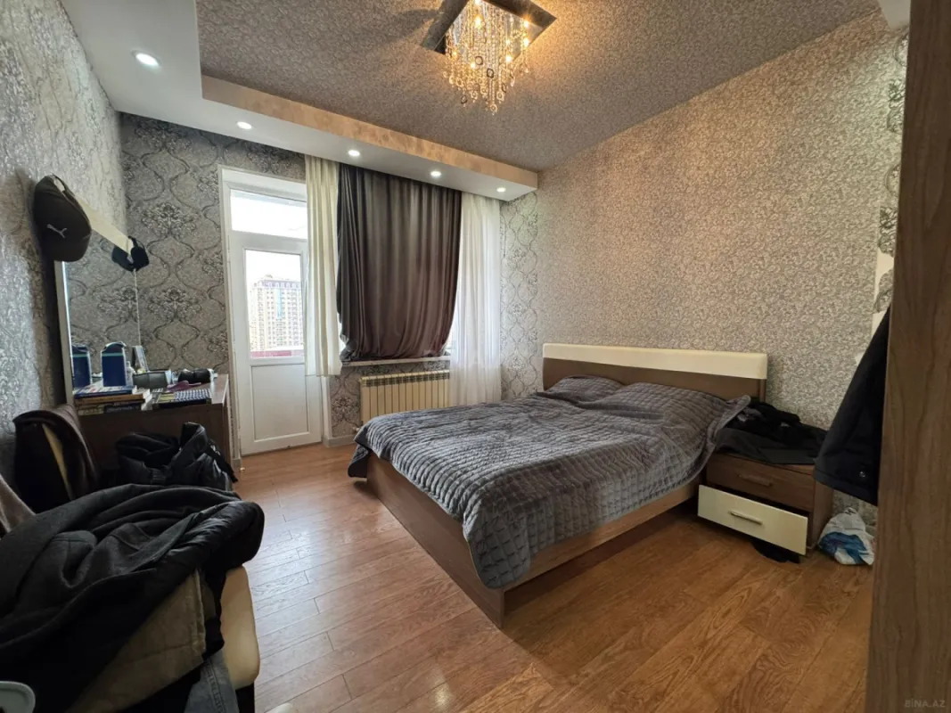 Satılır 3 otaqlı mənzil 145 m²