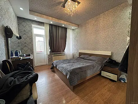 Satılır 3 otaqlı mənzil 145 m²