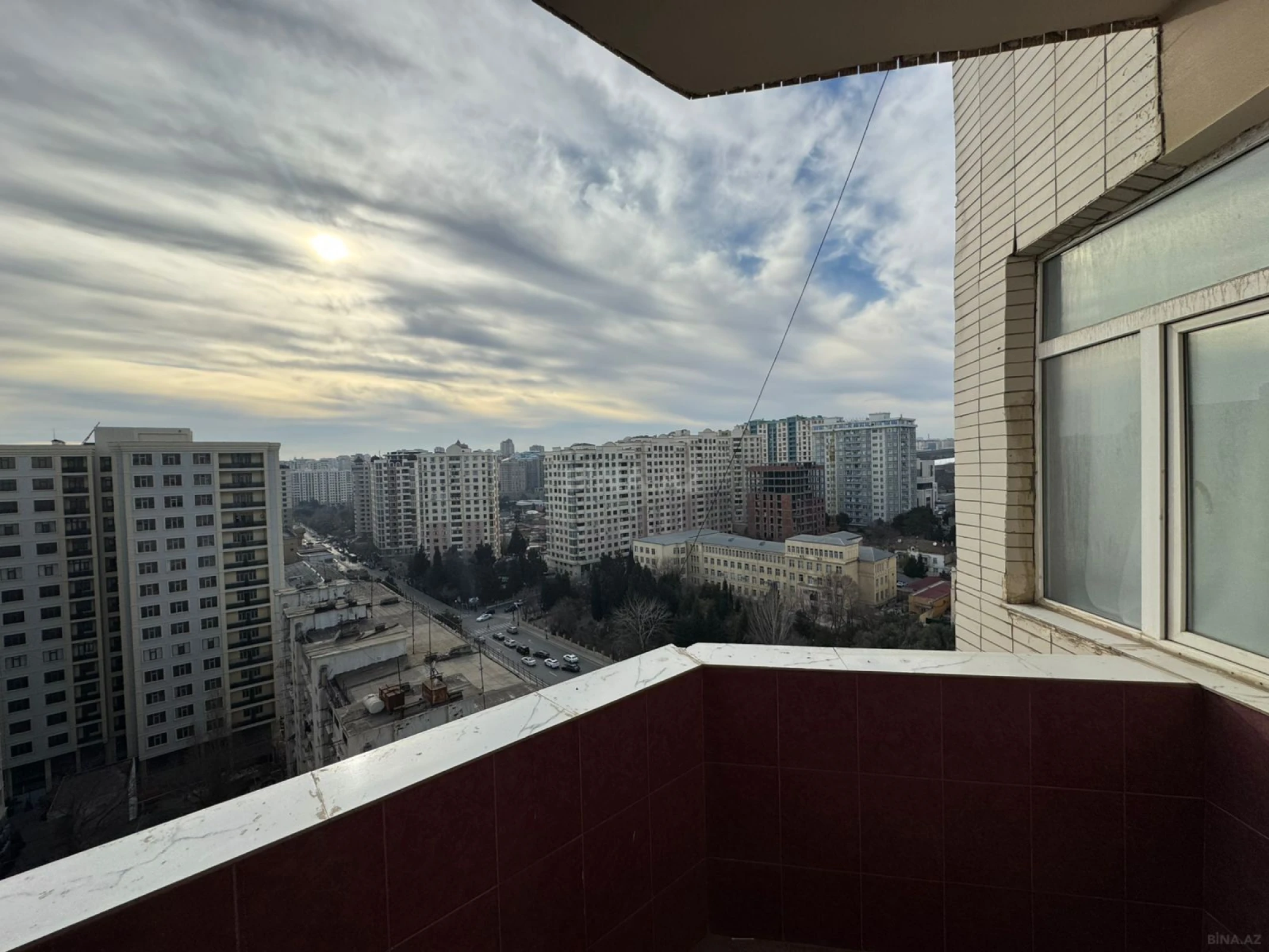 Satılır 3 otaqlı mənzil 145 m²