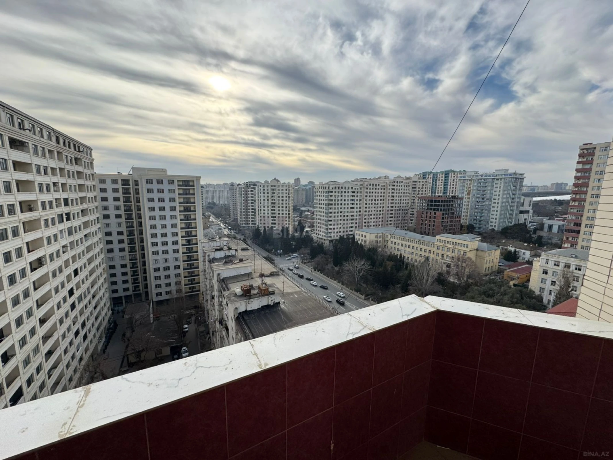 Satılır 3 otaqlı mənzil 145 m²