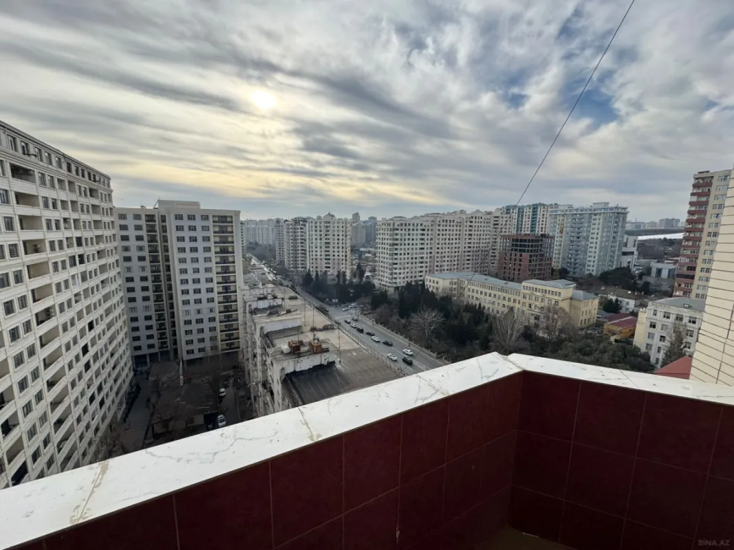 Satılır 3 otaqlı mənzil 145 m²