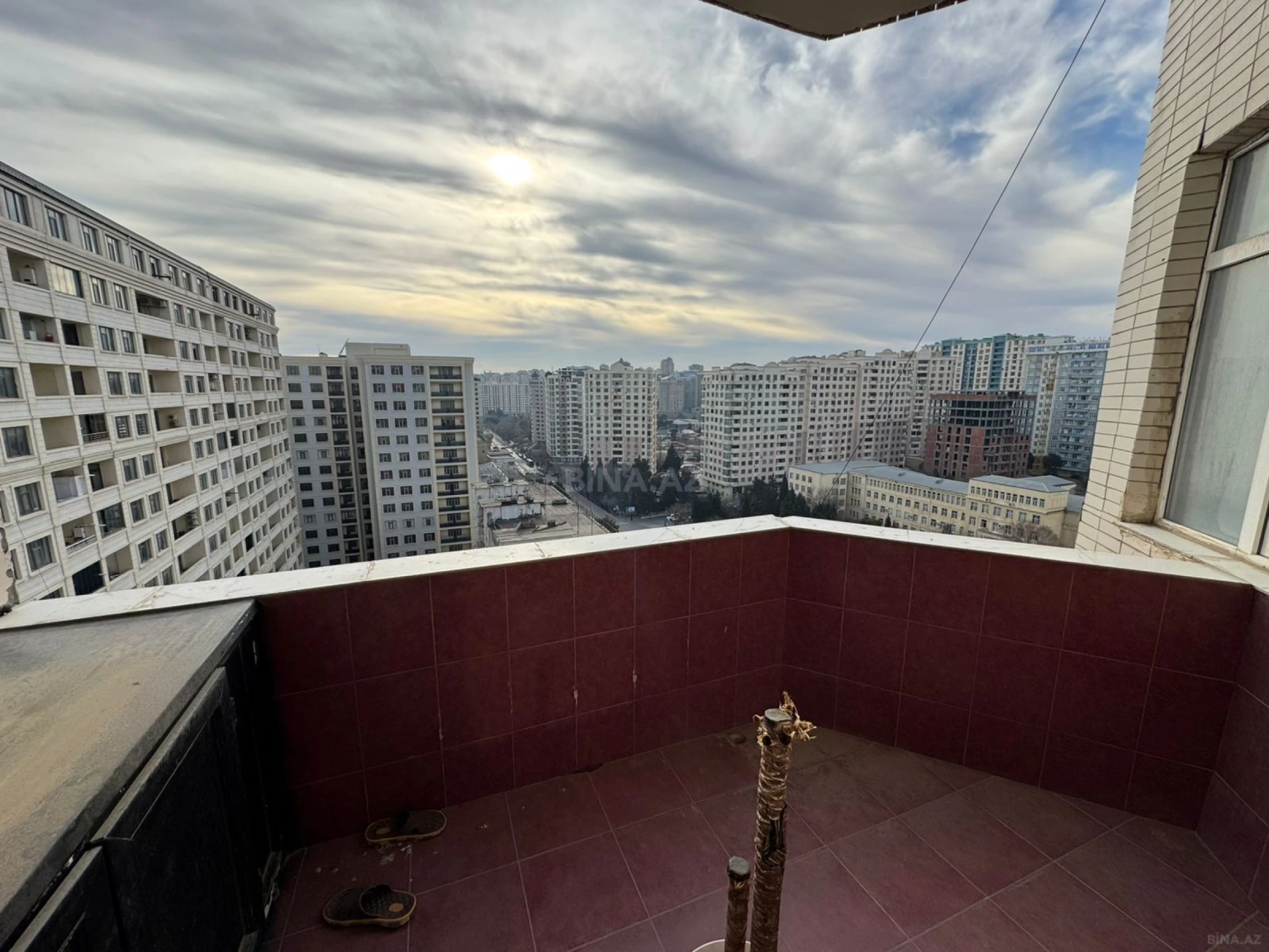 Satılır 3 otaqlı mənzil 145 m²