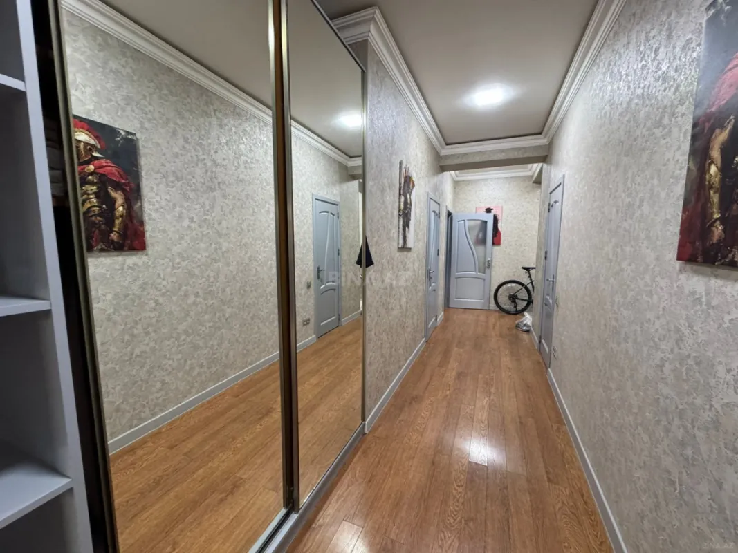 Satılır 3 otaqlı mənzil 145 m²