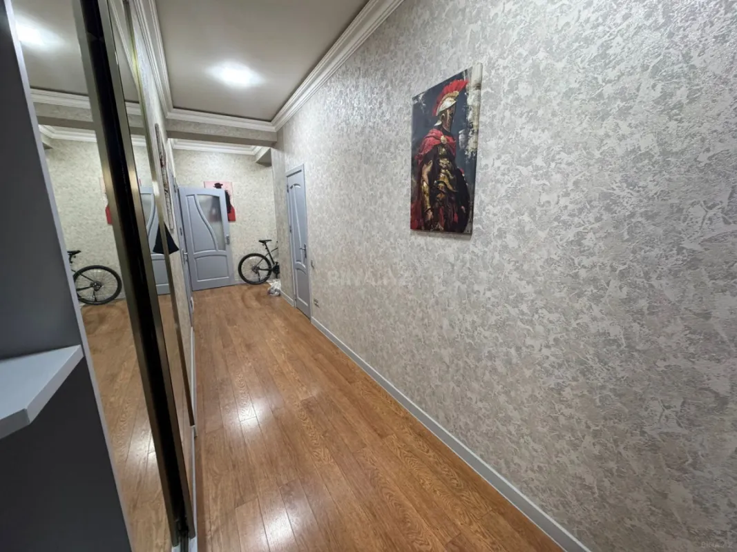 Satılır 3 otaqlı mənzil 145 m²