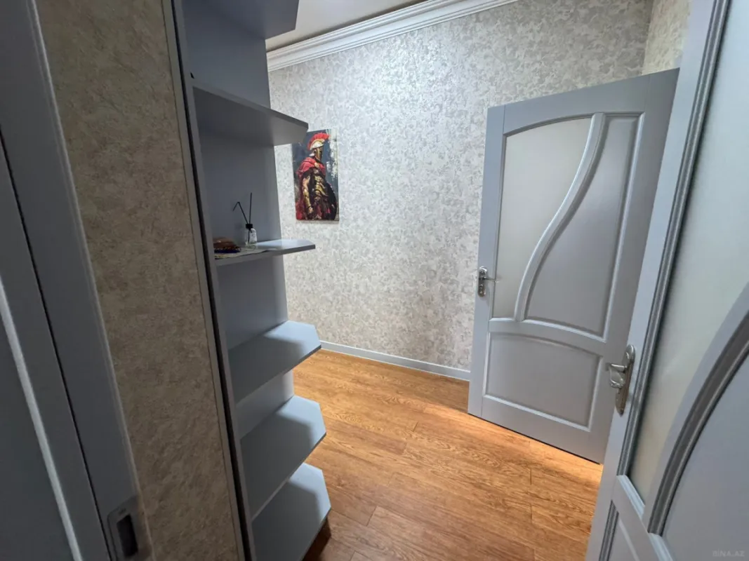 Satılır 3 otaqlı mənzil 145 m²