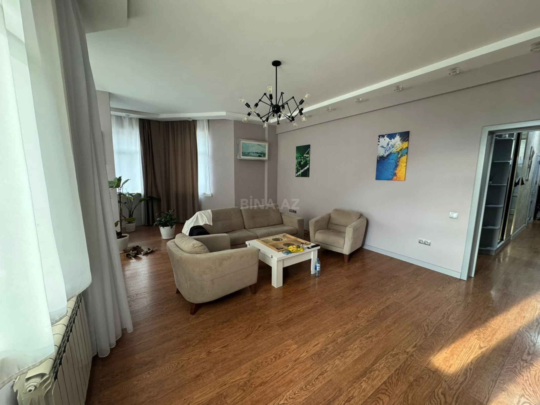 Satılır 3 otaqlı mənzil 145 m²