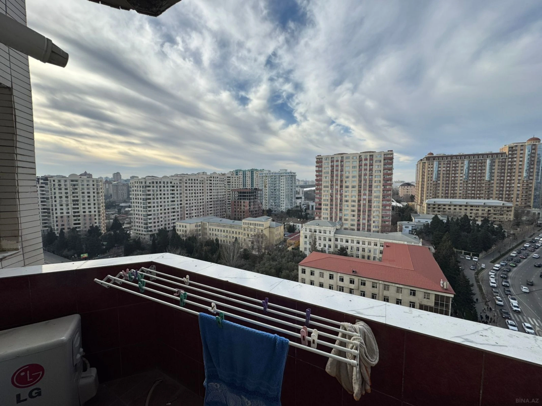 Satılır 3 otaqlı mənzil 145 m²