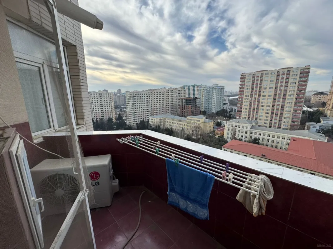 Satılır 3 otaqlı mənzil 145 m²