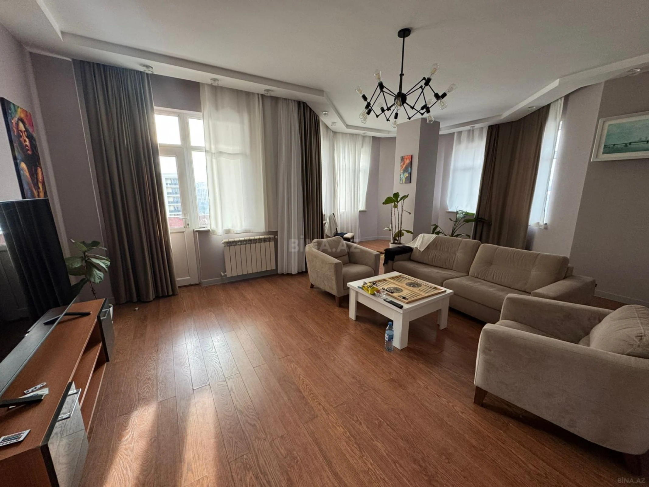 Satılır 3 otaqlı mənzil 145 m²