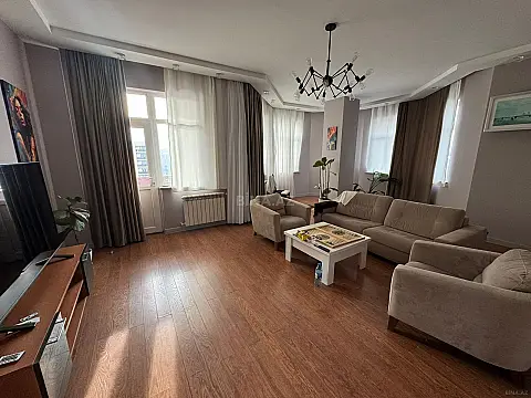 Satılır 3 otaqlı mənzil 145 m² — Bakı 3 otaq 145.00 m²