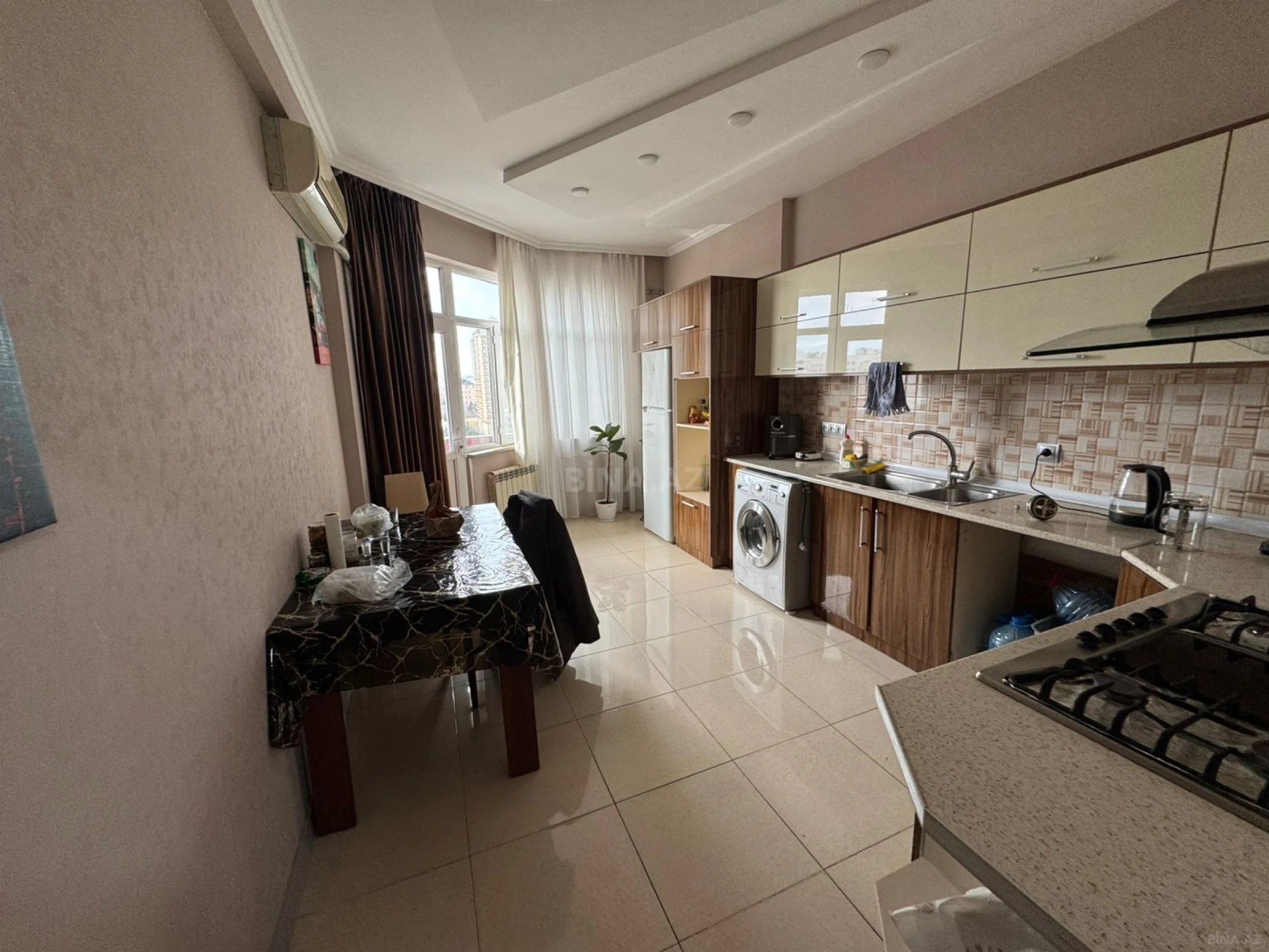 Satılır 3 otaqlı mənzil 145 m²