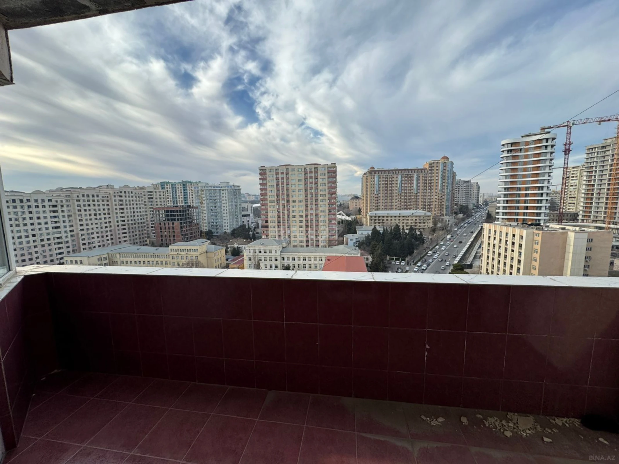 Satılır 3 otaqlı mənzil 145 m²