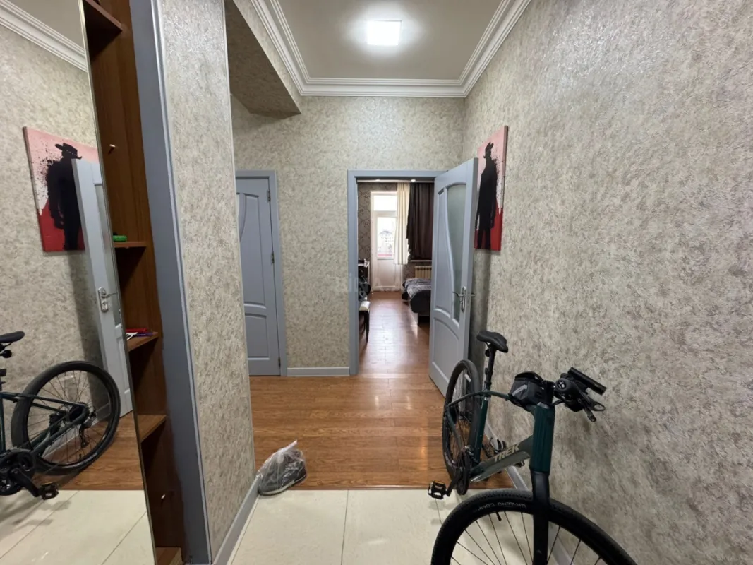 Satılır 3 otaqlı mənzil 145 m²