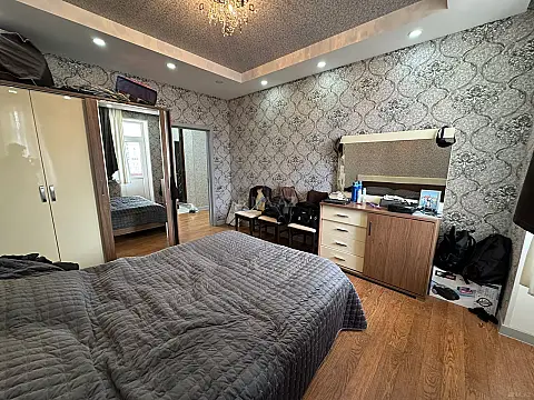 Satılır 3 otaqlı mənzil 145 m²