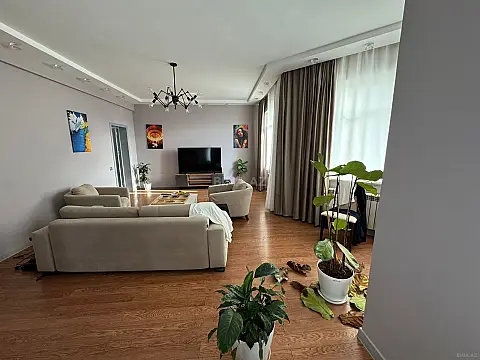 Satılır 3 otaqlı mənzil 145 m²
