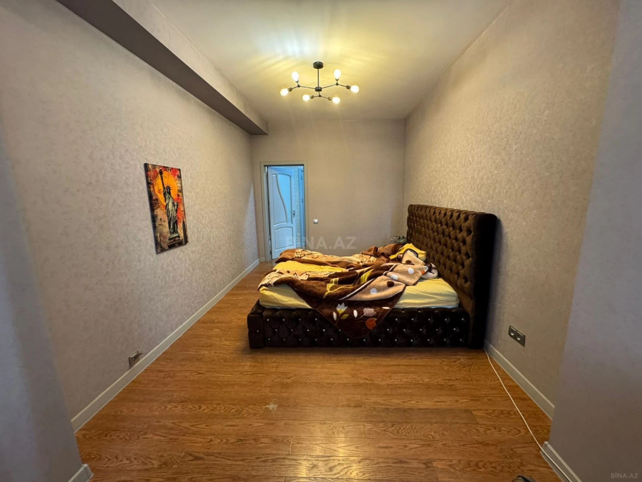 Satılır 3 otaqlı mənzil 145 m²