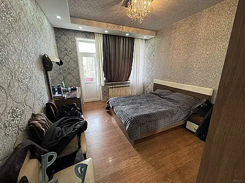 Satılır 3 otaqlı mənzil 145 m²