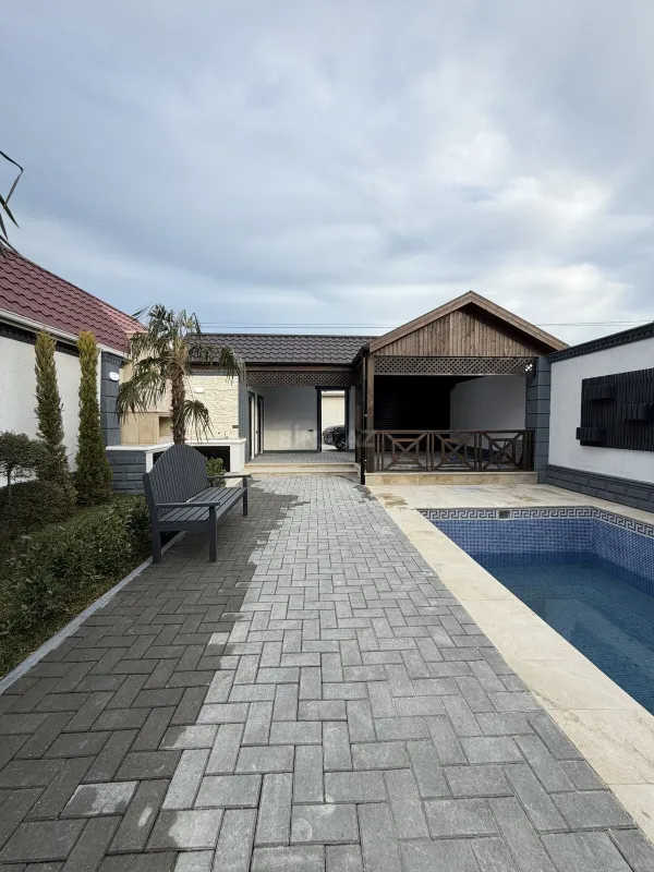 Satılır 4 otaqlı həyət evi 140 m²