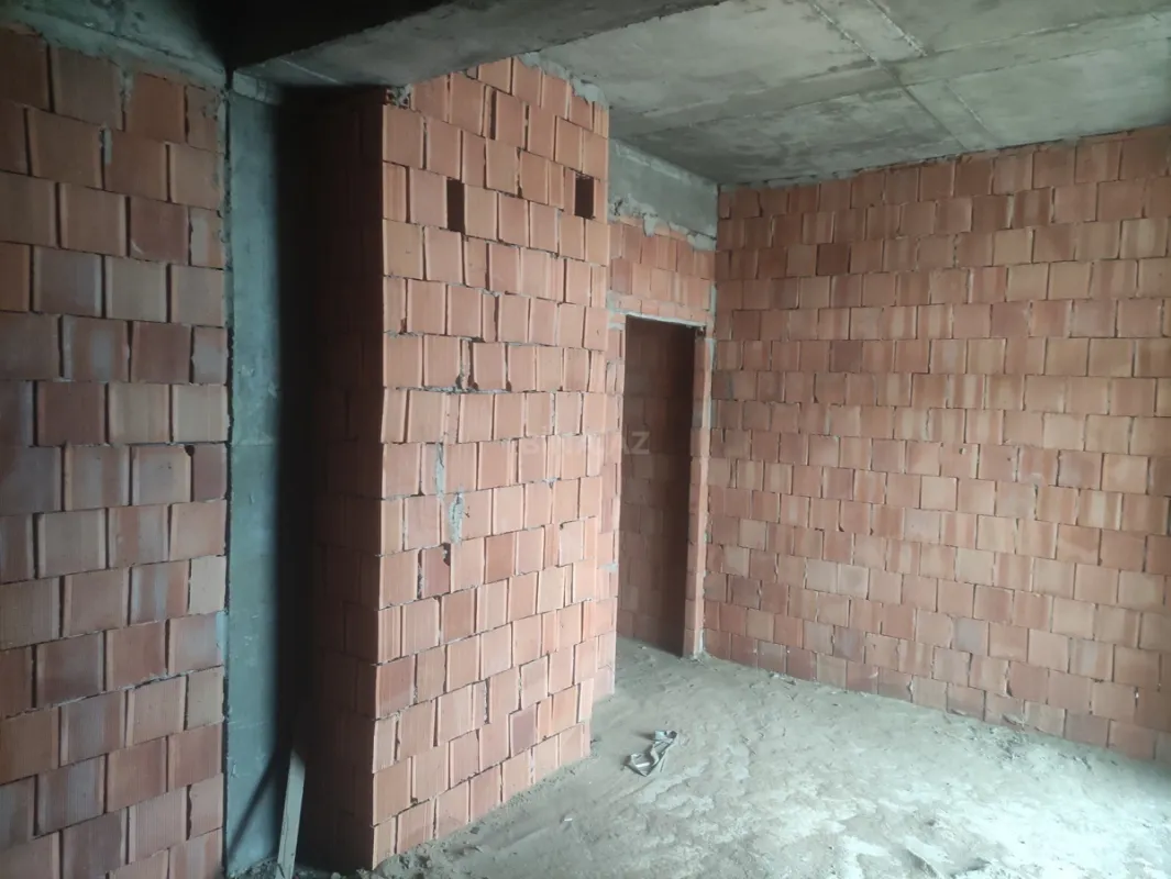 Satılır 3 otaqlı mənzil 123 m²