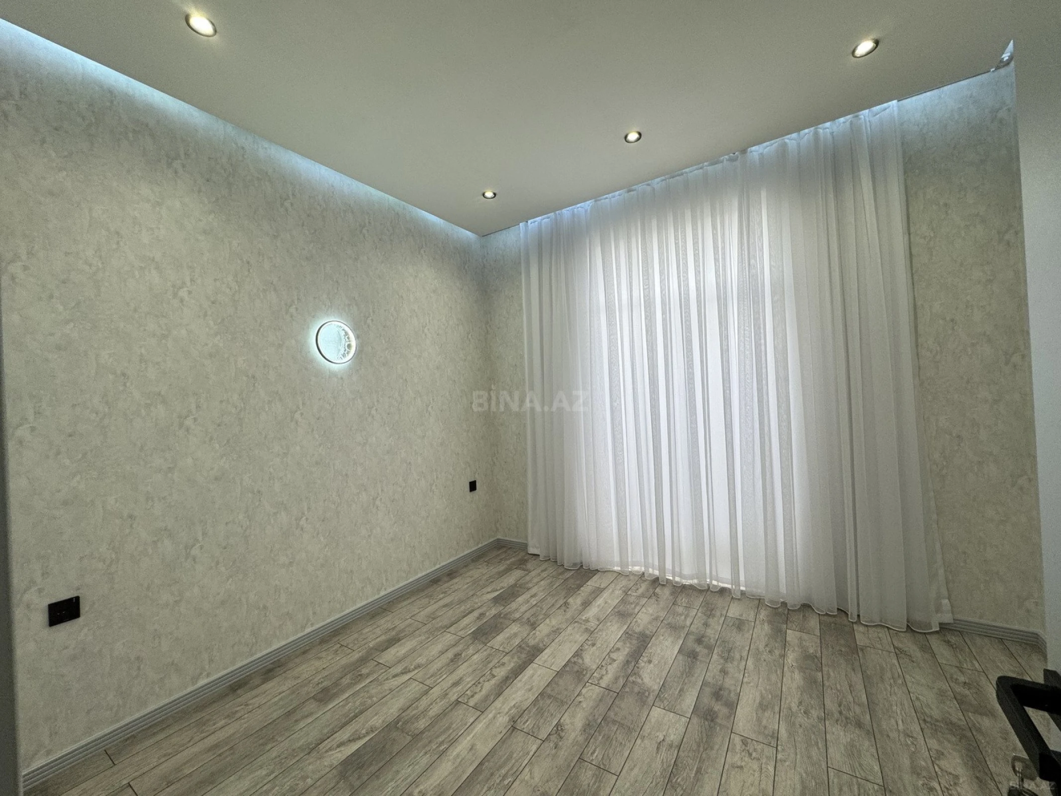 Satılır 4 otaqlı həyət evi 140 m²