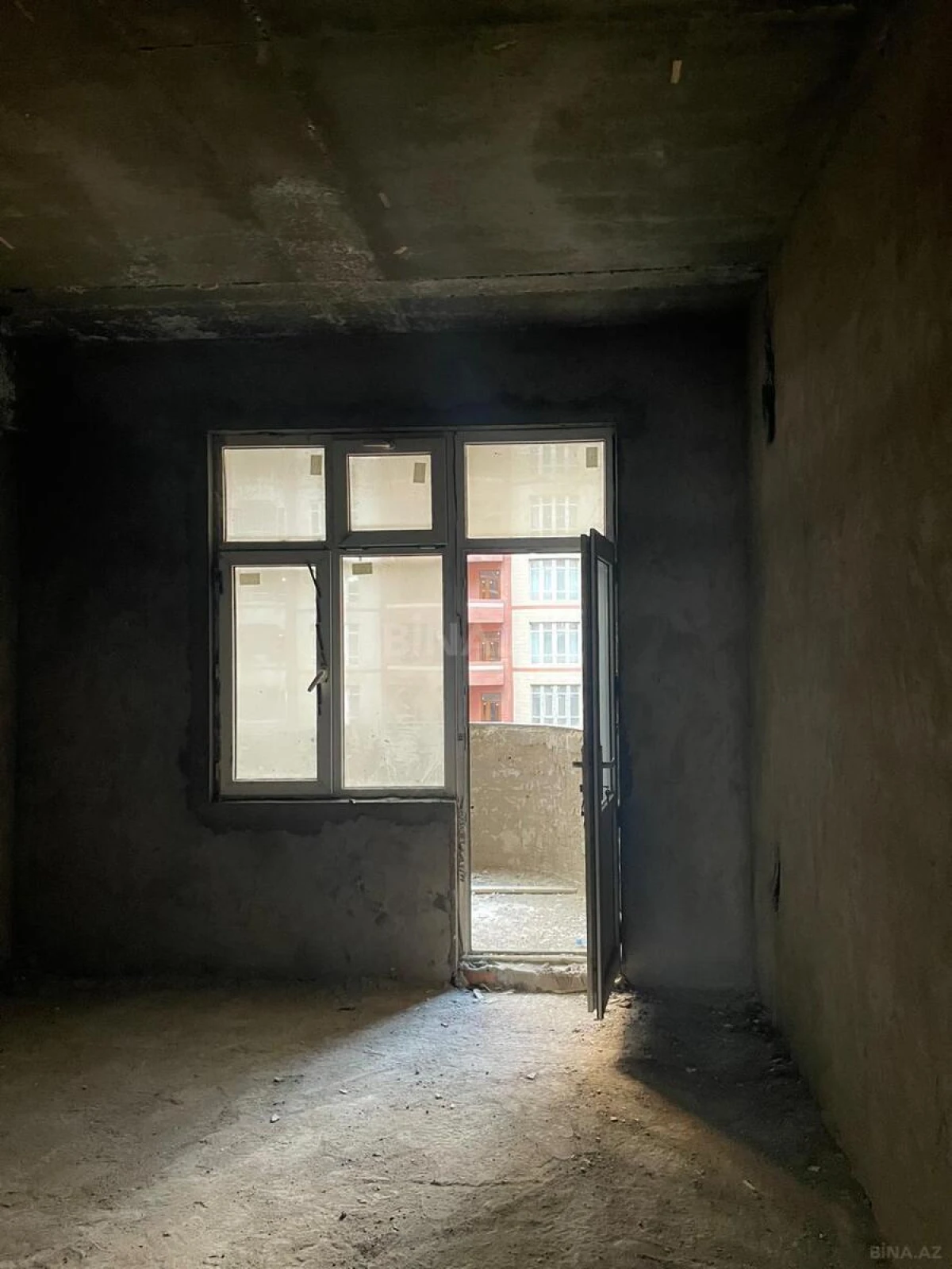 Satılır 3 otaqlı mənzil 140 m²