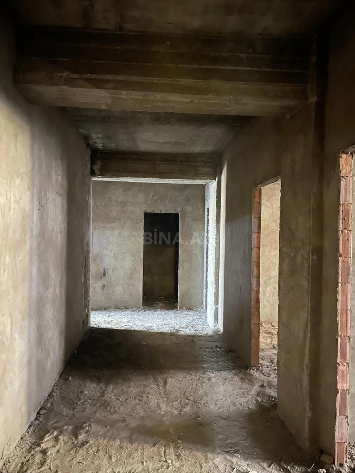 Satılır 3 otaqlı mənzil 140 m²
