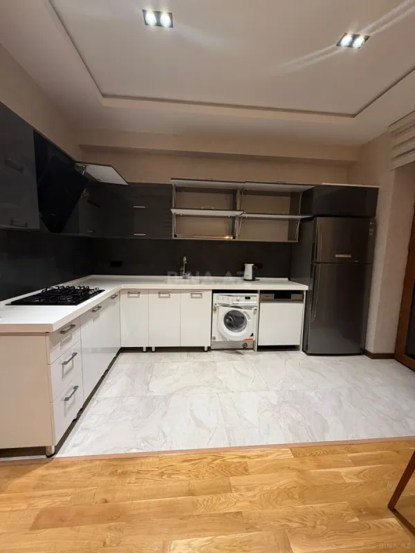 Kirayə verilir 2 otaqlı mənzil 82 m²