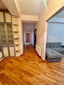 Kirayə verilir 2 otaqlı mənzil 90 m²